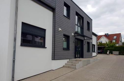 Neubau eines Mehrfamilienhaus mit Holzfassade, in Bielefeld